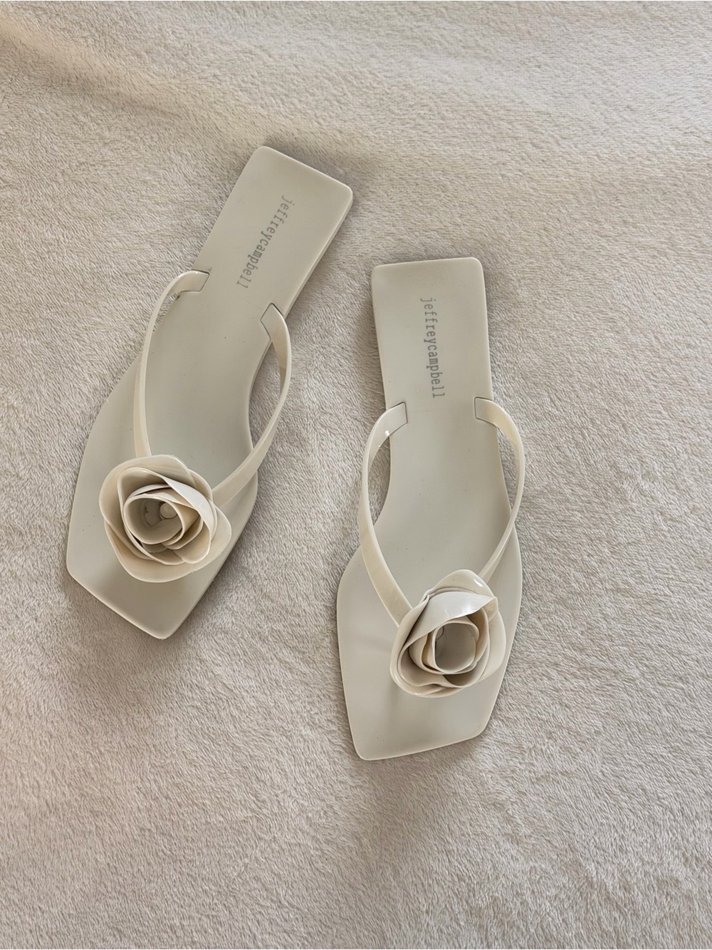 Jeffrey Campbell White Floral Jelly Sandals – Size 9